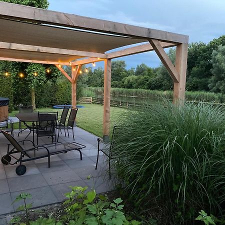 Villa Riverside Met Hottub, Eigen Aanlegsteiger, Zwemtrap, Trampoline En Kano'S 제이볼데 외부 사진
