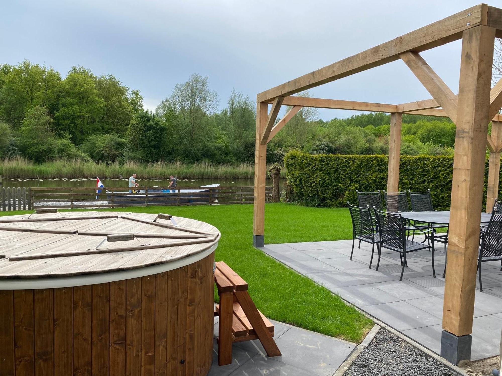 Villa Riverside Met Hottub, Eigen Aanlegsteiger, Zwemtrap, Trampoline En Kano'S 제이볼데 외부 사진